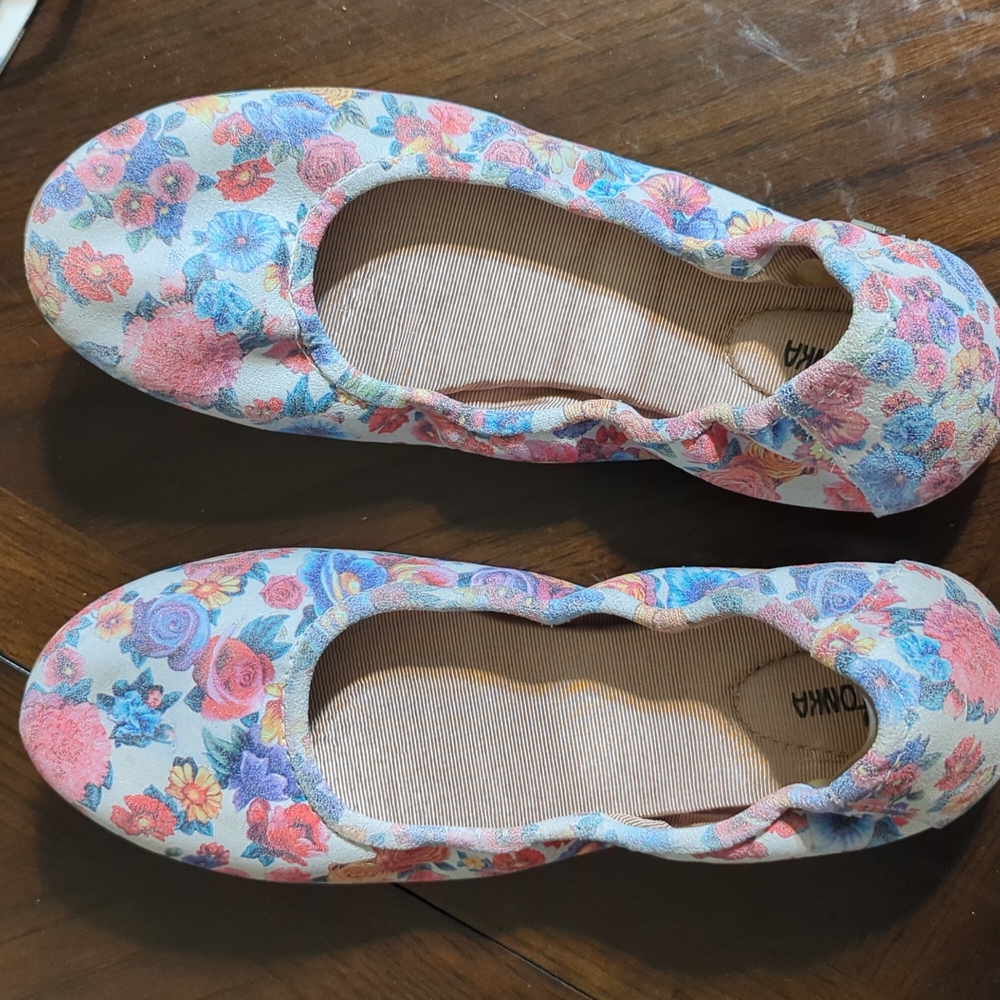 Minnetonka ballet flats